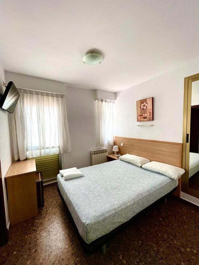 Hostal Milmarcos Zaragoza Exteriör bild