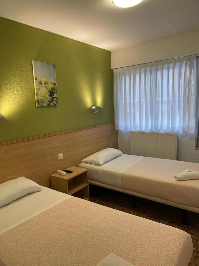 Hostal Milmarcos Zaragoza Exteriör bild