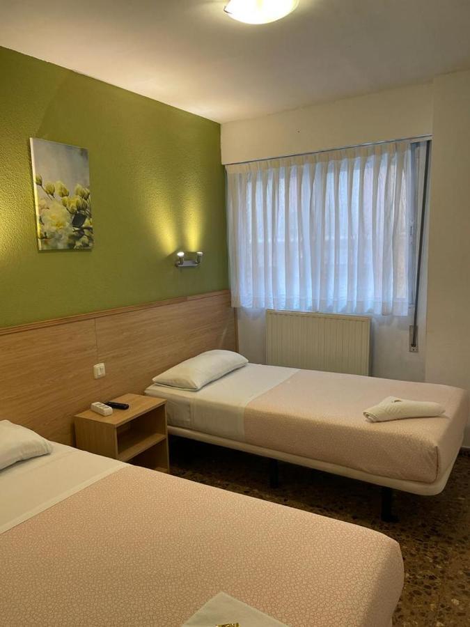 Hostal Milmarcos Zaragoza Exteriör bild