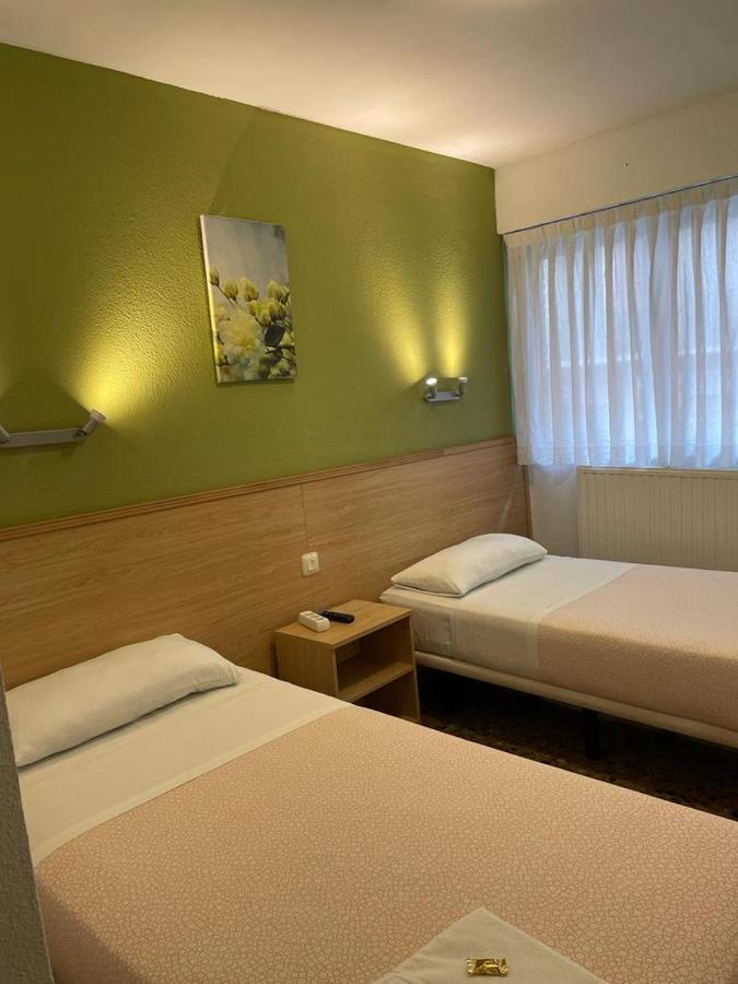 Hostal Milmarcos Zaragoza Exteriör bild