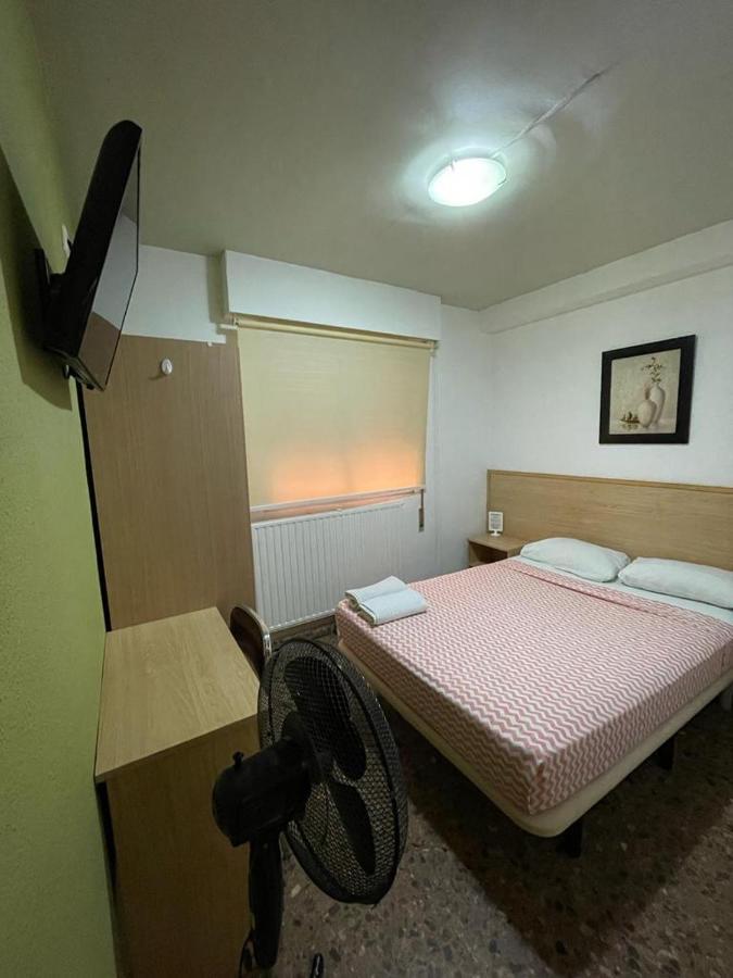 Hostal Milmarcos Zaragoza Exteriör bild