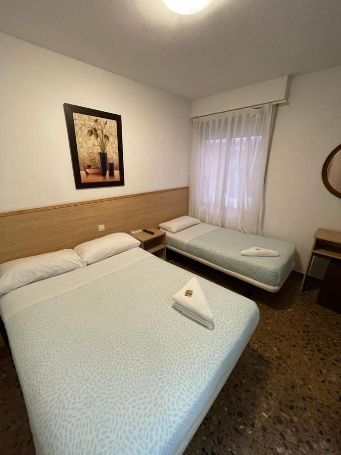Hostal Milmarcos Zaragoza Exteriör bild