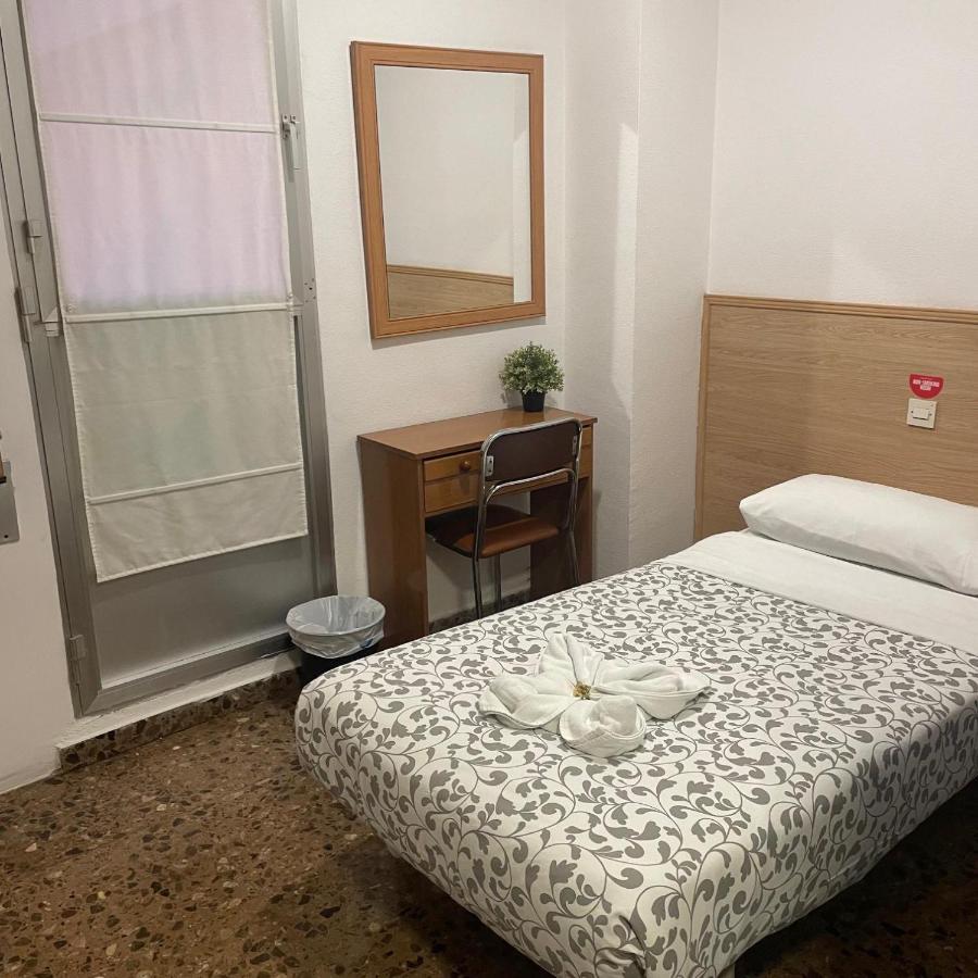 Hostal Milmarcos Zaragoza Exteriör bild