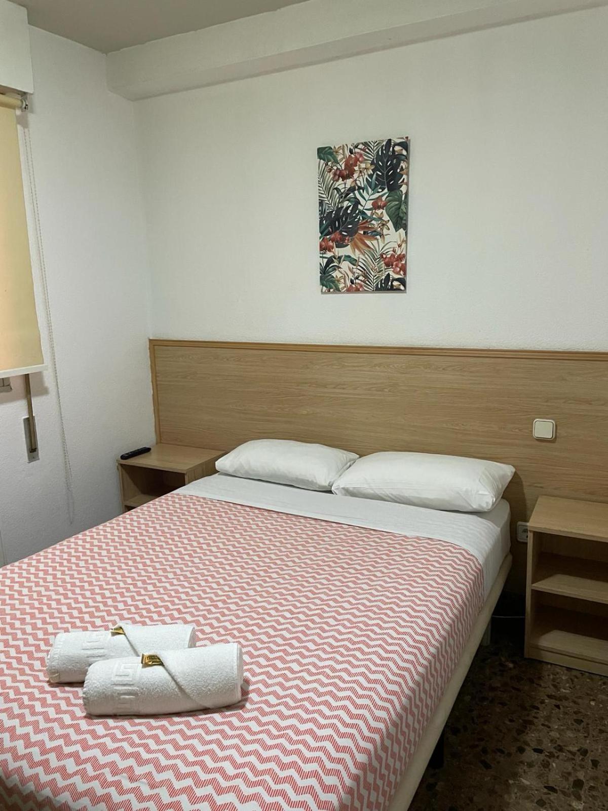 Hostal Milmarcos Zaragoza Exteriör bild