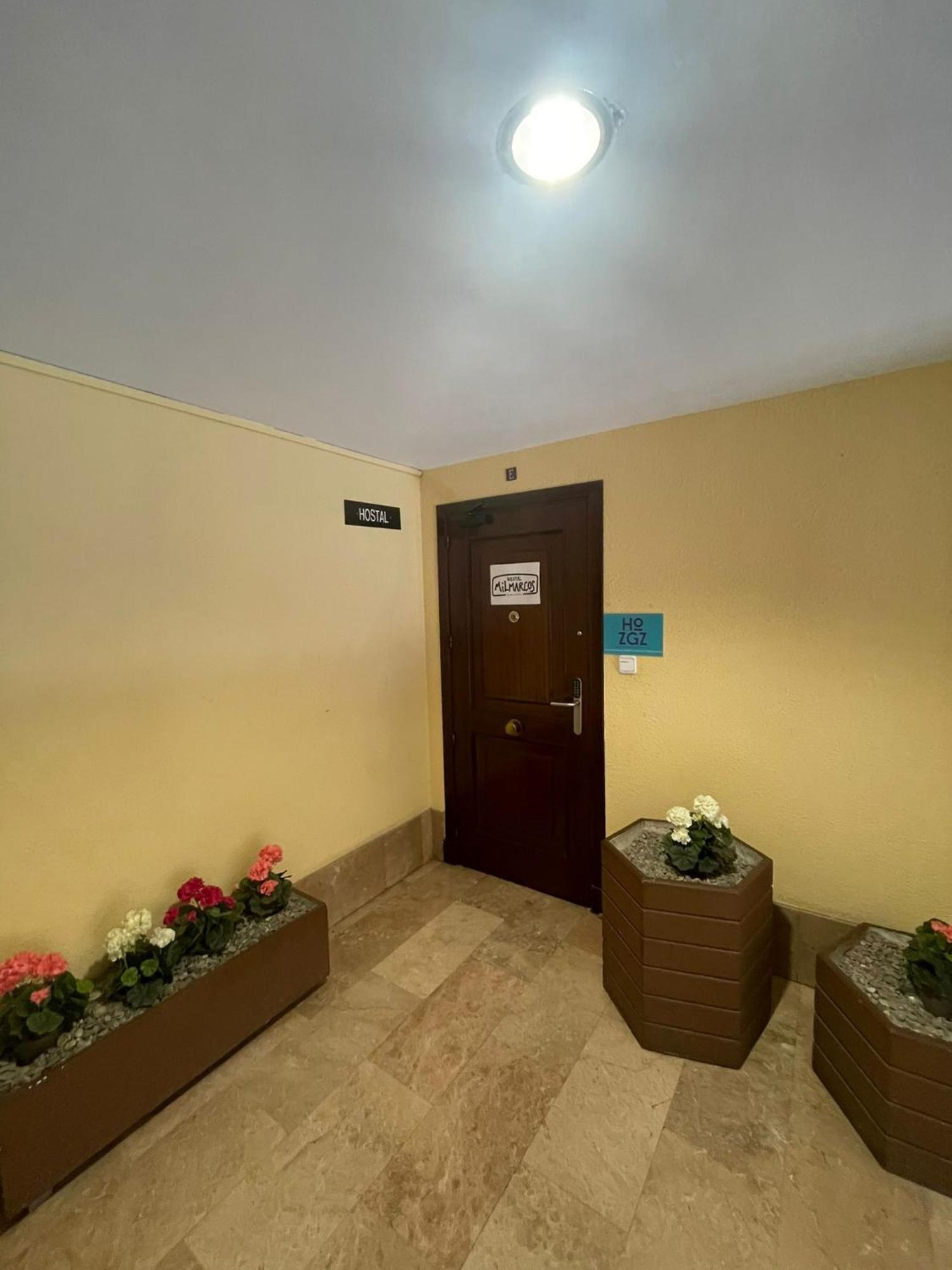 Hostal Milmarcos Zaragoza Exteriör bild