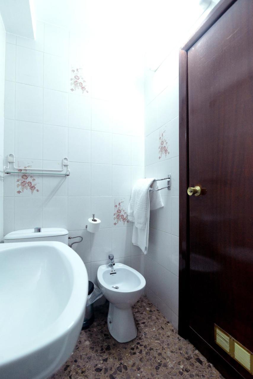 Hostal Milmarcos Zaragoza Exteriör bild