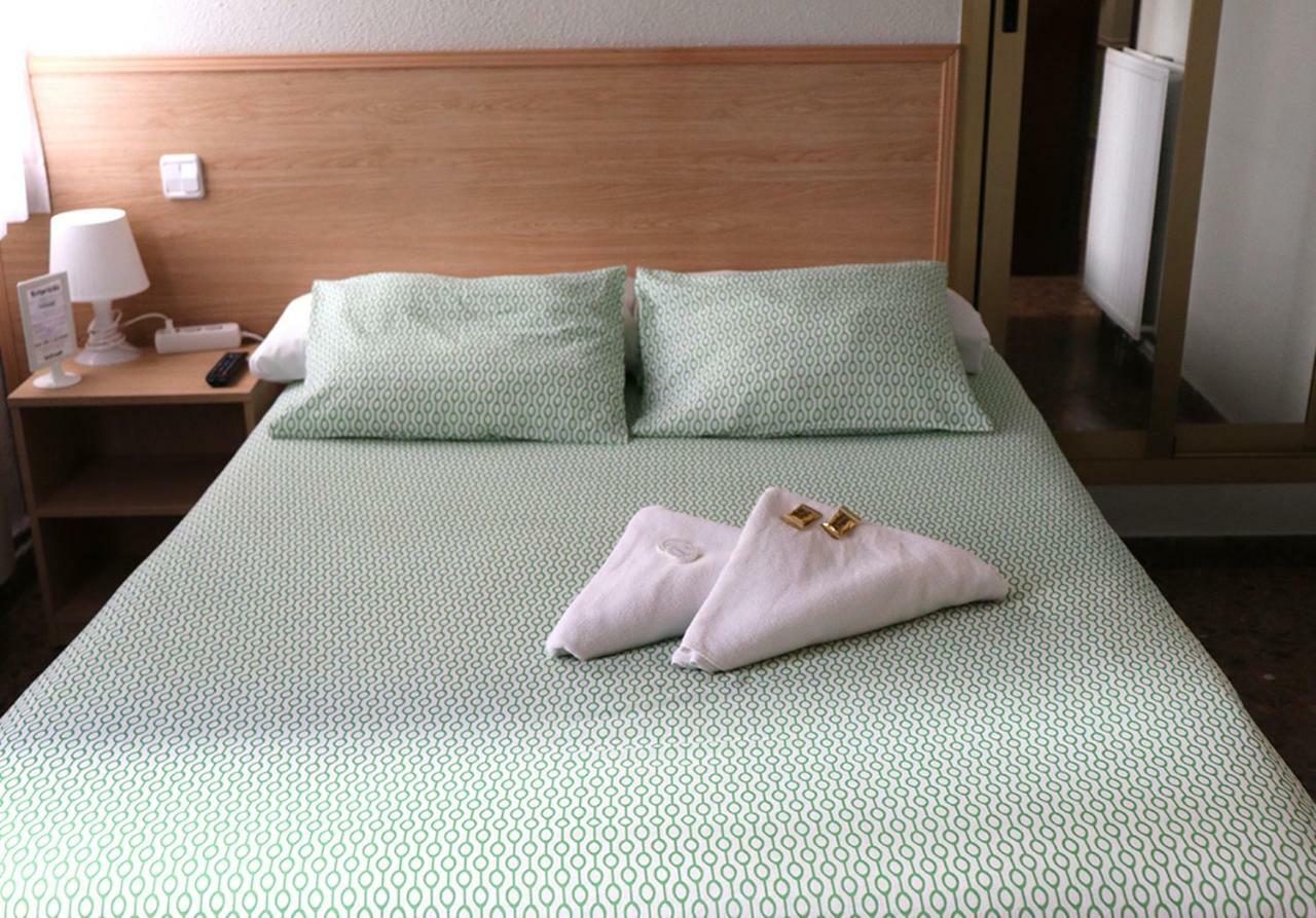 Hostal Milmarcos Zaragoza Exteriör bild